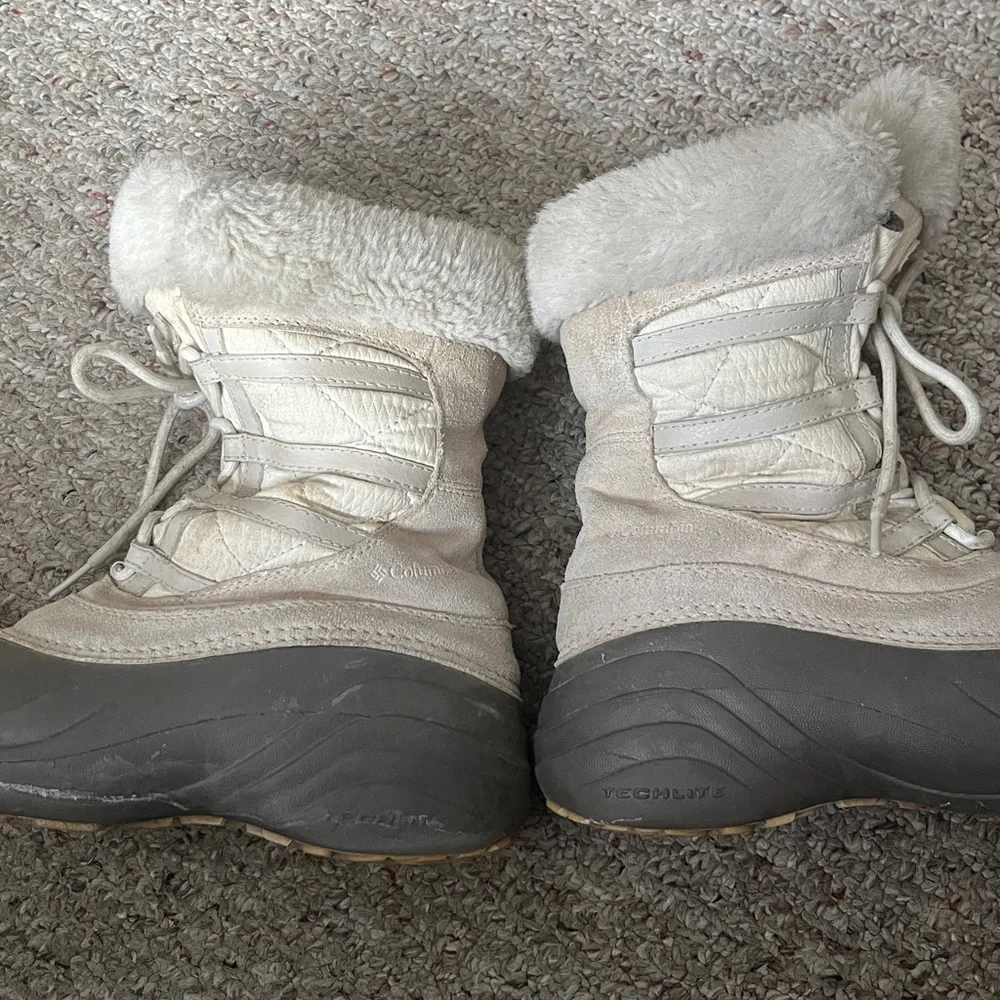 Columbia Women's Tan and Gray Winter Boots Sz 9